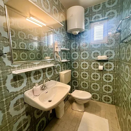 Primo 2* Примоштен