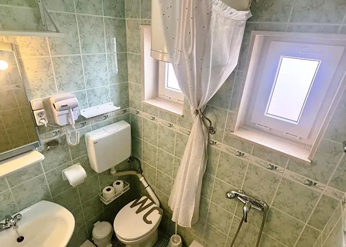 Primo 2* Примоштен